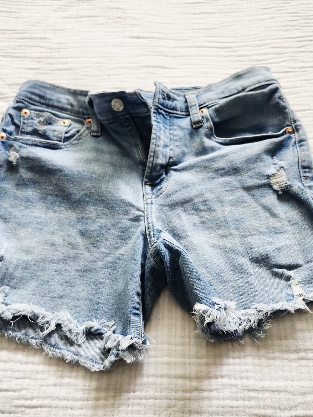 GAP 5" Mid-Rise Light Wash Distressed Denim Women's Shorts